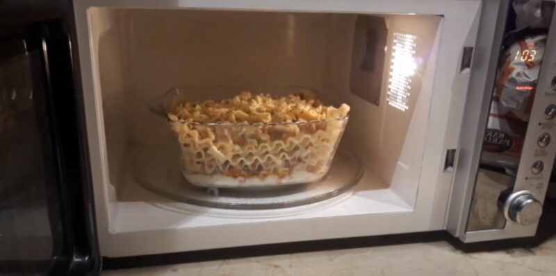 Lasagna reheat in microwave