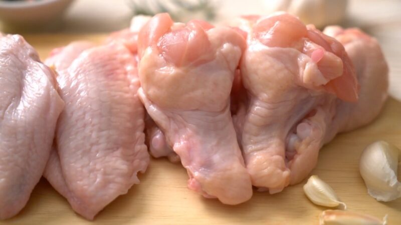 How long can chicken meat sit out unrefrigerated