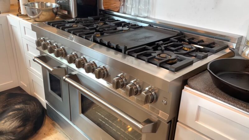 Factors to Consider Before Choosing - A Closer Look a gas range for home kitchens