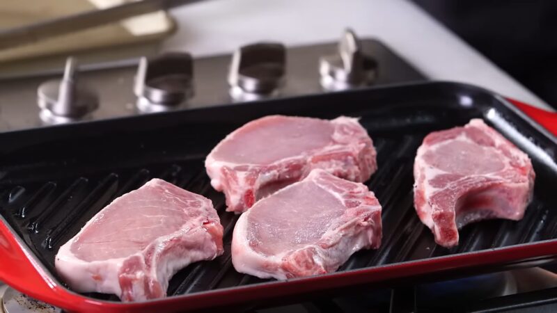 Grilling meat on the pan