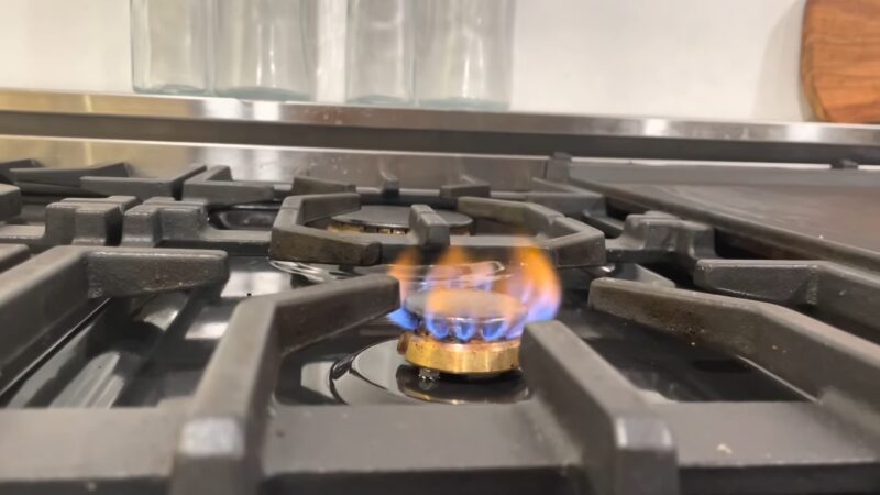 High-capacity gas ranges for home cooking - Fuel Supply Line Available