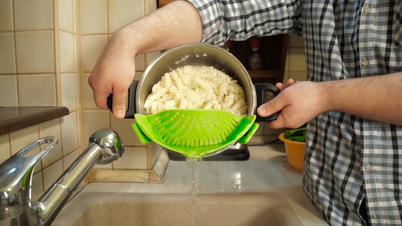 Clip-On Pot Strainer