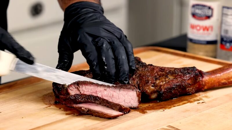 Tomahawk Steak –serving