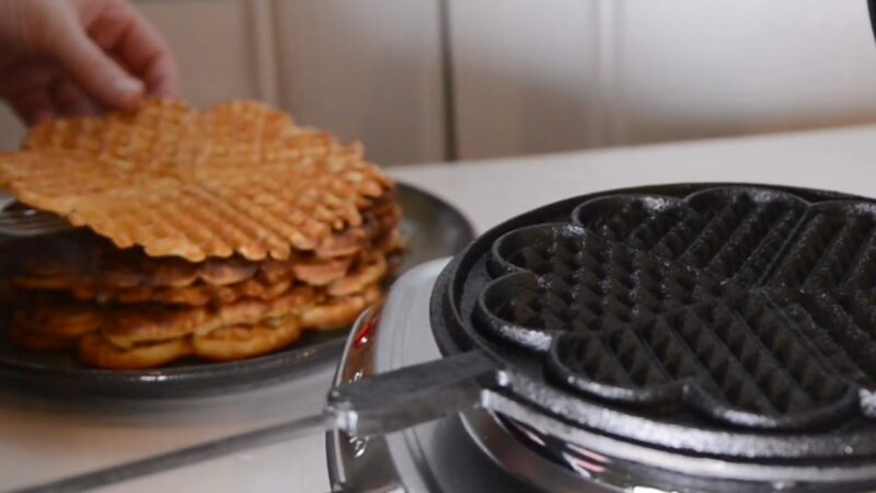Love at First Bite - Heart-Shaped Waffle Maker - Buying Guide