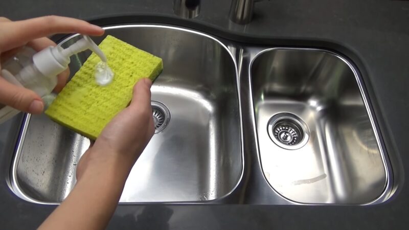 Maintenance - stainless steel sink