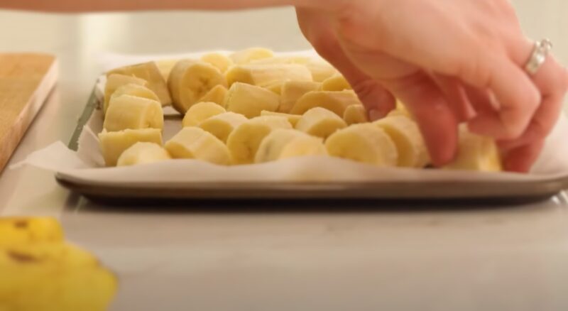 How Do You Store Peeled Bananas You Won't Believe This Genius Trick! (1)